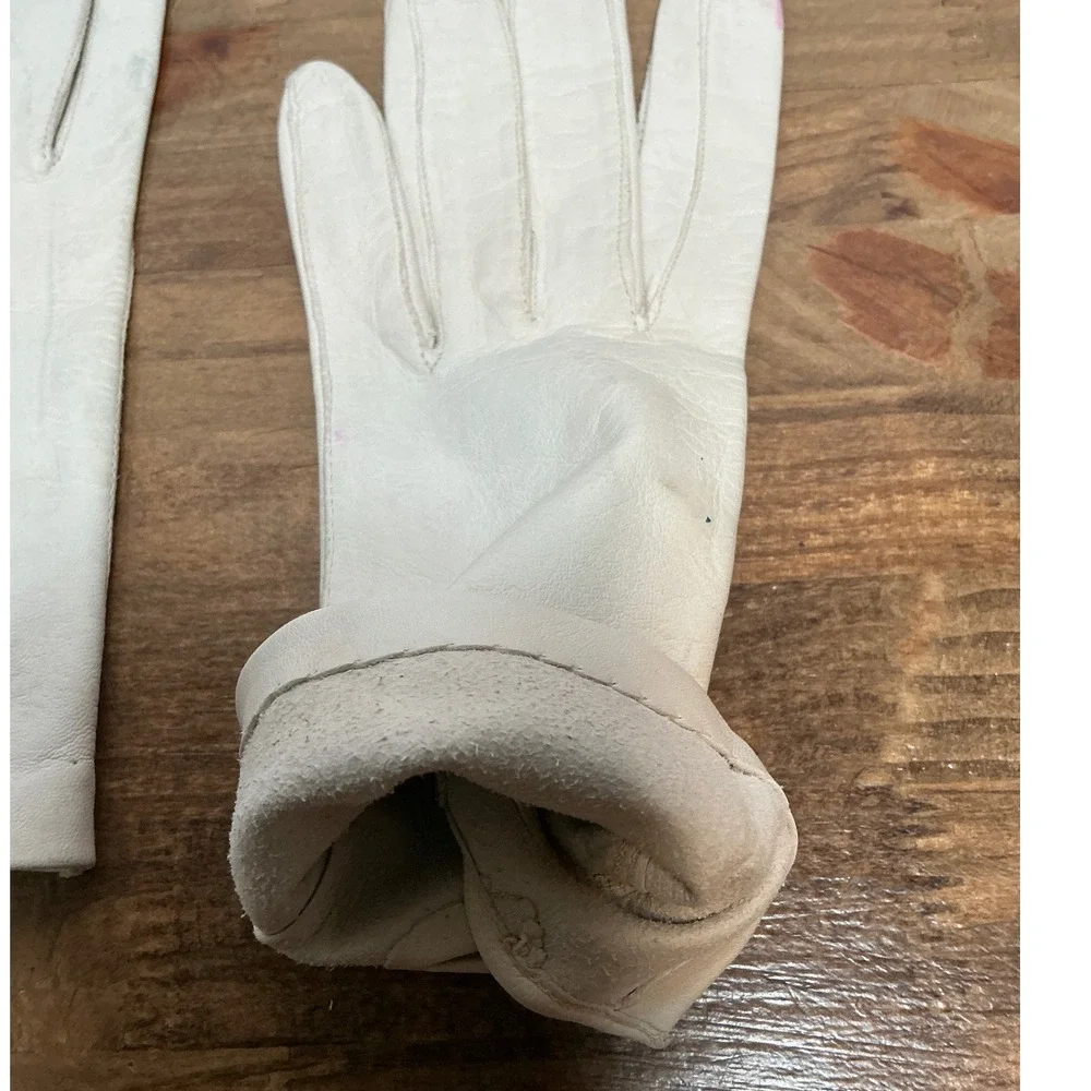 Vintage White Leather Women's Dress Gloves Pearl Button Wrist Soft Leather